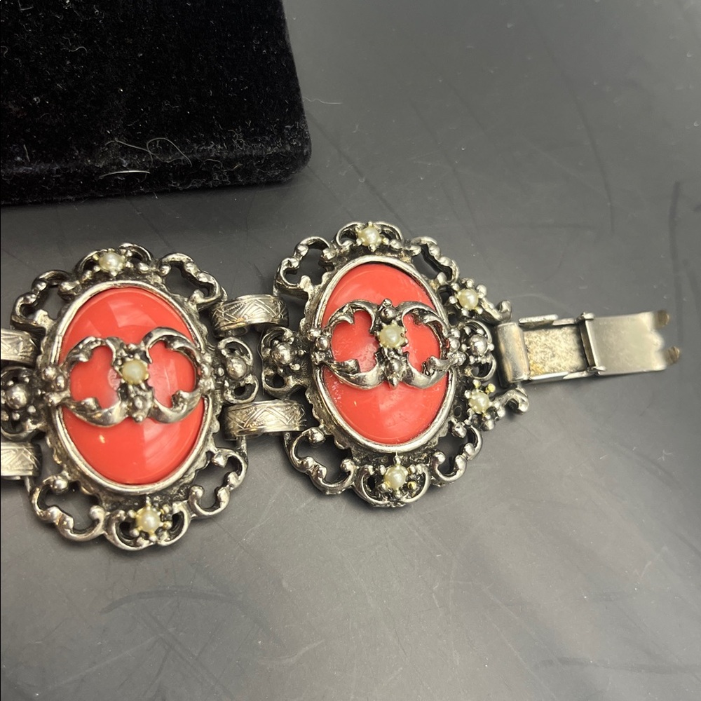 Vintage coral toned lucite Victorian Regency bracelet + earrings set - Picture 5 of 5